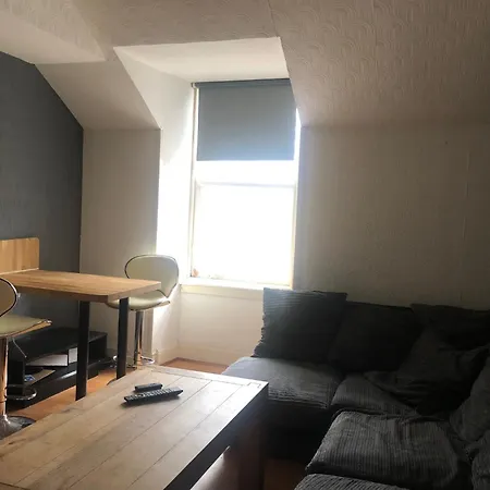 Two Bedroom In Newtown Apartment Edinburgh