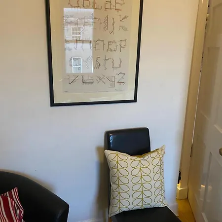 Classical 19th Century Stair - 3 Bedroom Edinburgh
