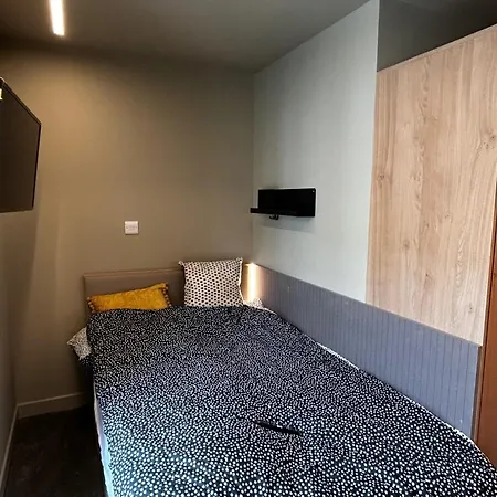 For Students Only - Potterrow Apartment *