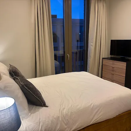 Stunning And Three Bedroom Penthouse With Roof Terrace Апартаменты