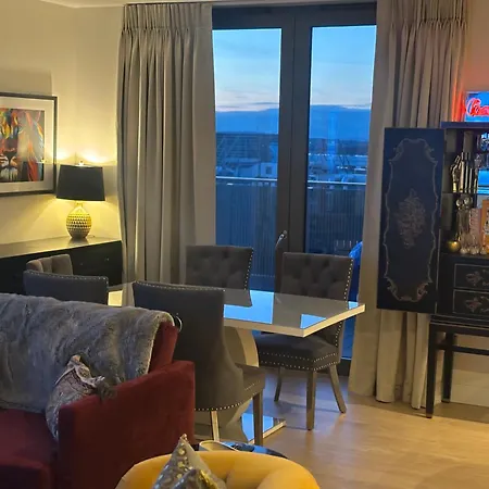 Stunning And Three Bedroom Penthouse With Roof Terrace Апартаменты