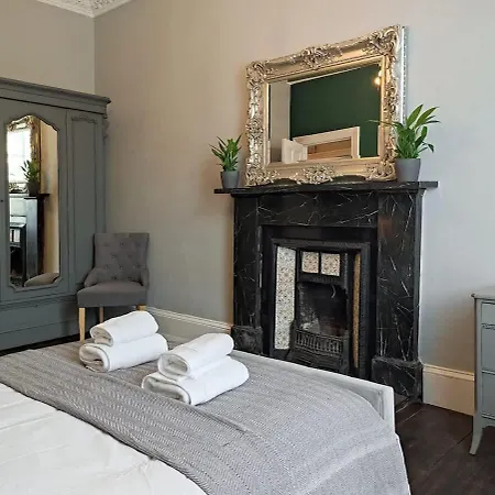 Beautiful Georgian New Town 2 Bed *