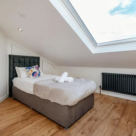 Duplex Penthouse - 10 Guests 7 Beds 15' Centre