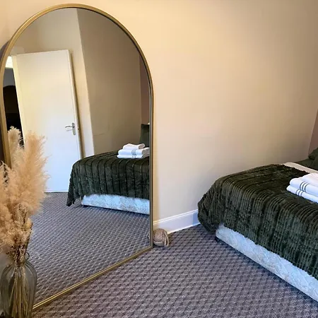 Apartment Stylish With Fast Wi-fi & Parking Edinburgh