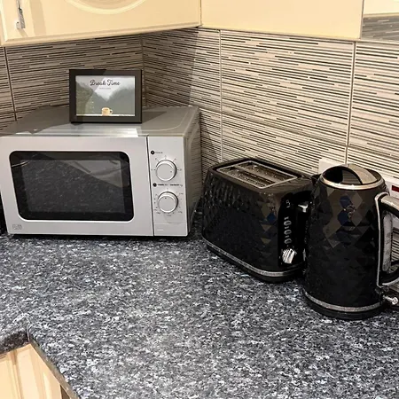 Stylish With Fast Wi-fi & Parking Apartment *