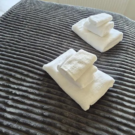Bright 2 Bedroom Apartment, Close To Uni, Free Parking, Fast Wi-fi Apartment