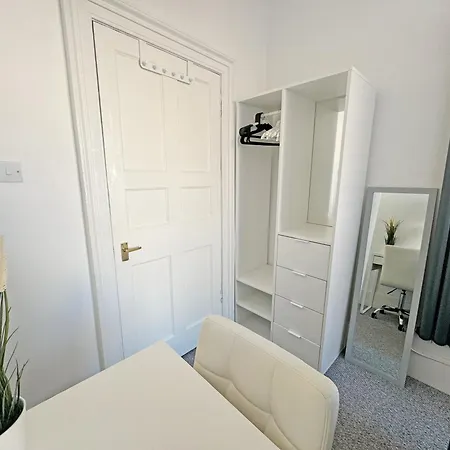 Διαμέρισμα 4 Bedroom Modern Spacious - Old Town *