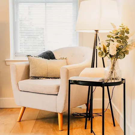 Апартаменты Modern 2 Bed With Parking *