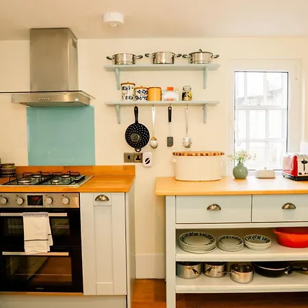 Apartment 1 Bedroom In Historic Georgian Townhouse