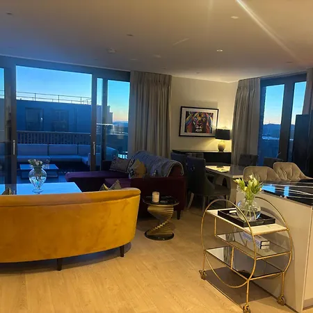 Stunning And Three Bedroom Penthouse With Roof Terrace Апартаменты Эдинбург