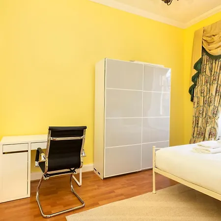 Apartment Stylish Southside Flat Near Old Town