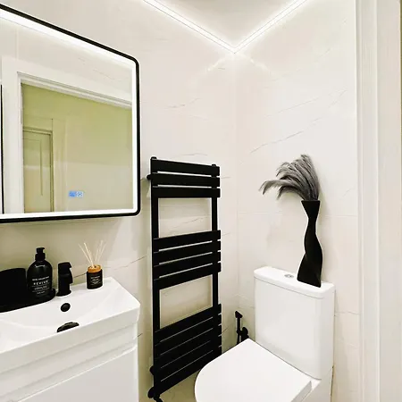 Διαμέρισμα 4 Bedroom Modern Spacious - Old Town *