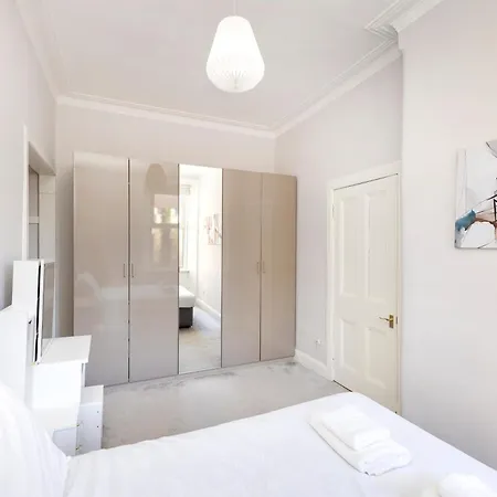 דירה Refined 2-bed Flat With Classic Charm אדינבורו