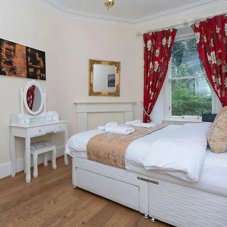 Apartment Gardners Crescent