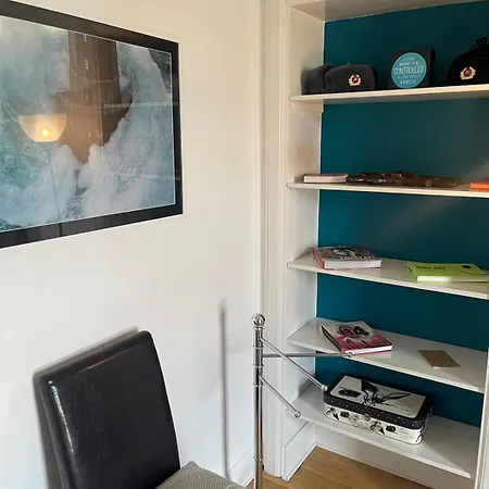 Classical 19th Century Stair - 3 Bedroom Apartment Edinburgh