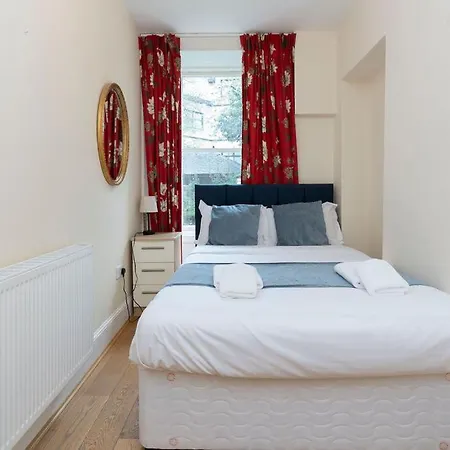 Gardners Crescent Apartment Edinburgh