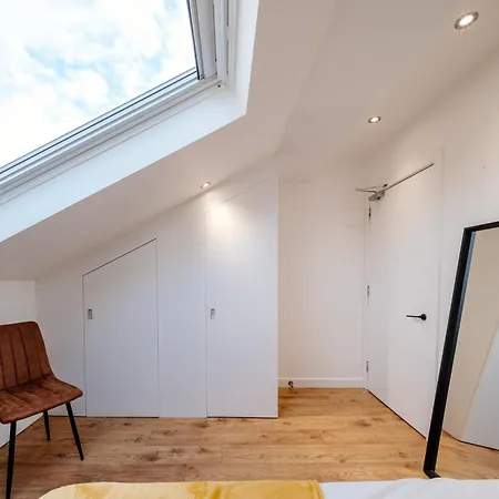 Duplex Penthouse - 10 Guests 7 Beds 15' Centre Apartment *