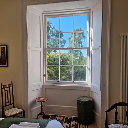 1 Bedroom In Historic Georgian Townhouse *