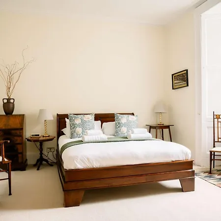 1 Bedroom In Historic Georgian Townhouse Apartment Edinburgh