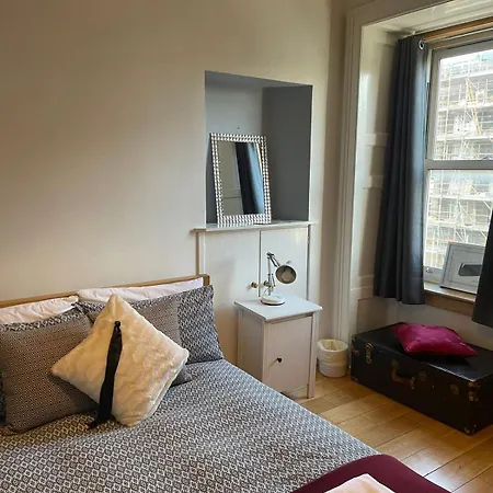 Classical 19th Century Stair - 3 Bedroom Apartment Edinburgh
