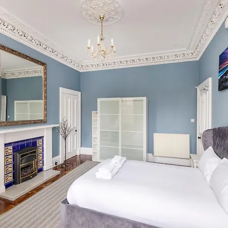 Stylish Southside Flat Near Old Town Edinburgh