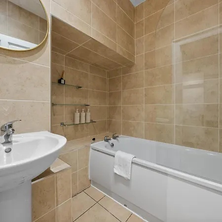 Burnets Close 2 Bedroom - Apartment