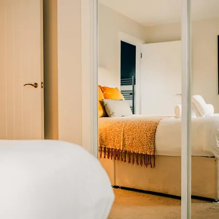 Modern 2 Bed With Parking *