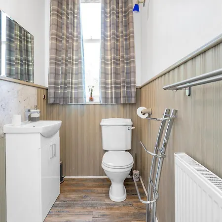 Victorian Apartment, Walk To Old Town, Sleeps 8 Edinburgh