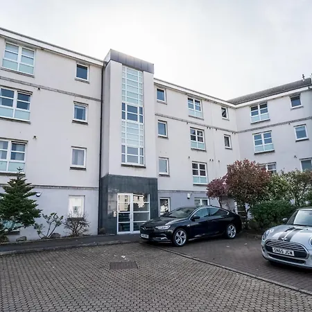 Bright Floor Haven Modern 2br In - Pass The Keys 公寓