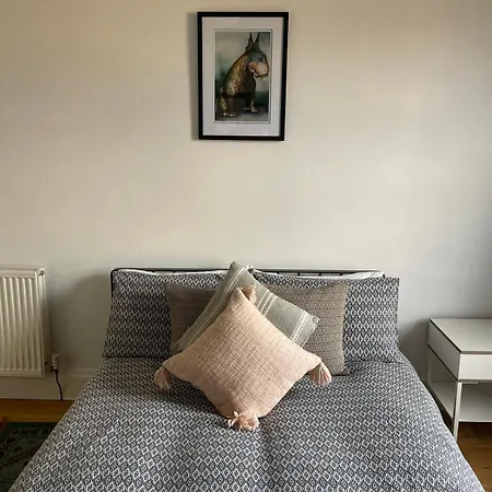 Classical 19th Century Stair - 3 Bedroom * Edinburgh