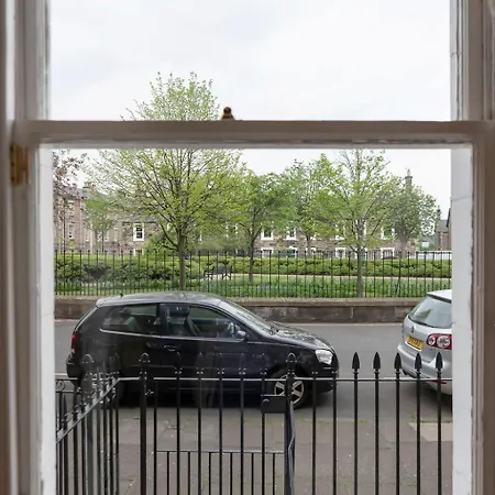 Gardners Crescent Apartment *