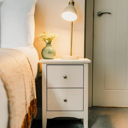 Modern 2 Bed With Parking Апартаменты