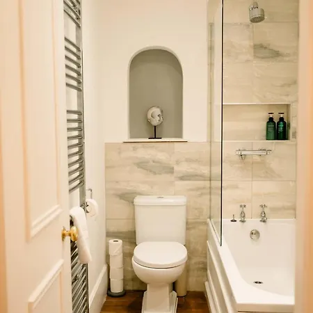 1 Bedroom In Historic Georgian Townhouse * Edinburgh