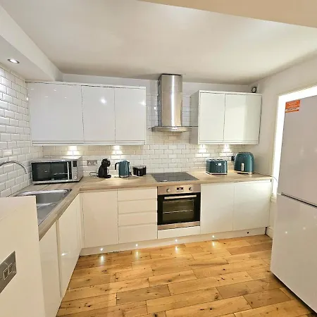 Stellar - 2 & 3 Bedroom 아파트 *