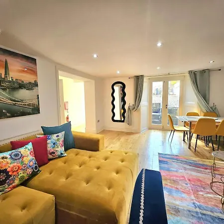 Stellar - 2 & 3 Bedroom 아파트