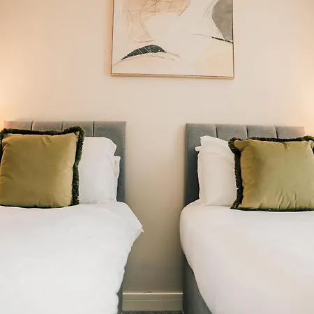 Апартаменты Modern 2 Bed With Parking
