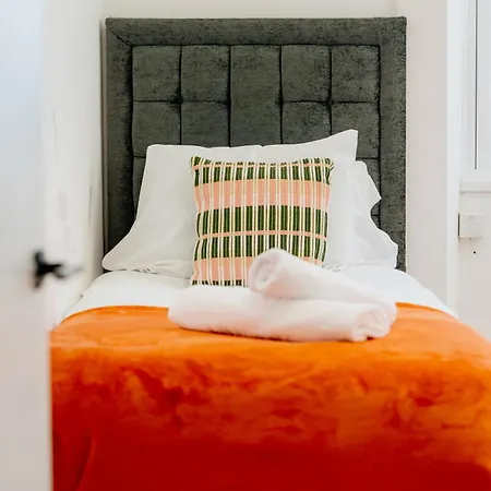 Duplex Penthouse - 10 Guests 7 Beds 15' Centre Apartment