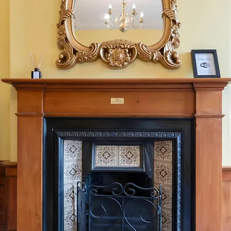 Gardners Crescent