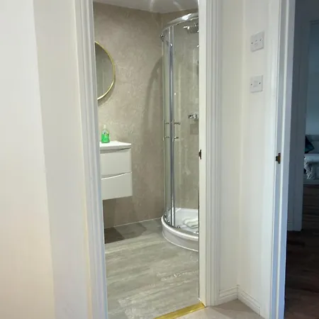 Fettes - Homely 2bd In Quiet Development Apartament *