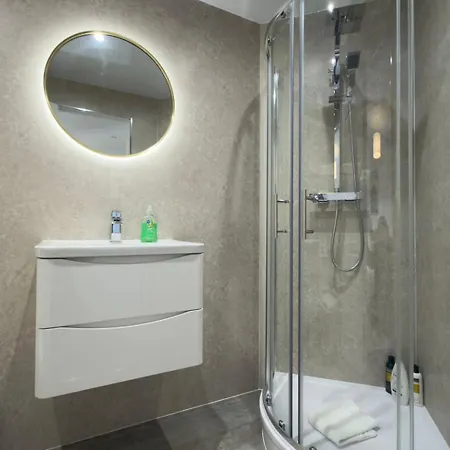 Fettes - Homely 2bd In Quiet Development Apartament Edynburg