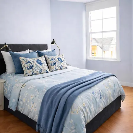 Апартаменты Royal Mile Apartment Excellent Location 3Rd Floor No Lift