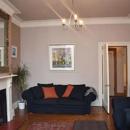 East Claremont - Beautiful 2br In