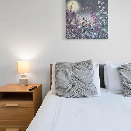 Modern Sleeps 6 Edinburg