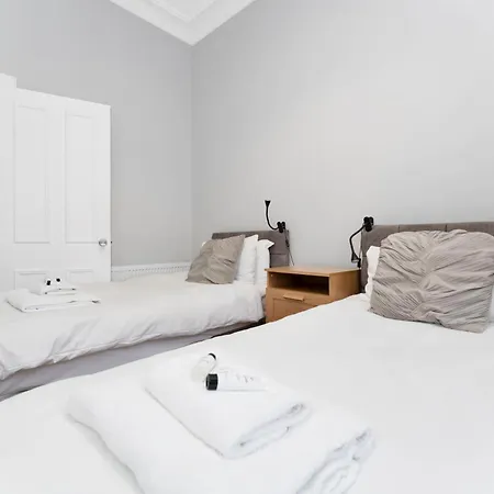 Modern Sleeps 6 Lägenhet Edinburg