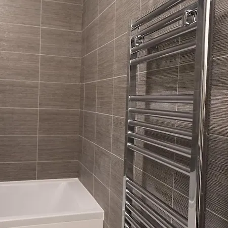 Elegant 3br At Haymarket Apartment