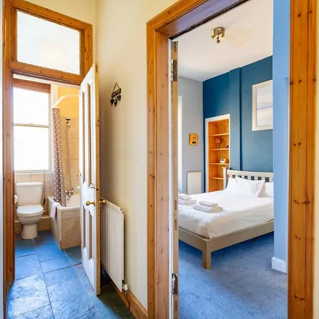 Bright 1 Bedroom Near Centre *
