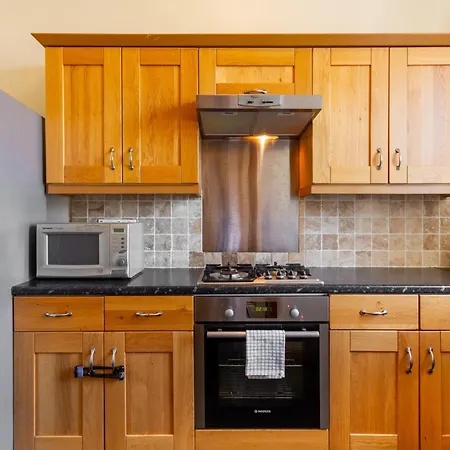 Апартаменты Bright 1 Bedroom Near Centre