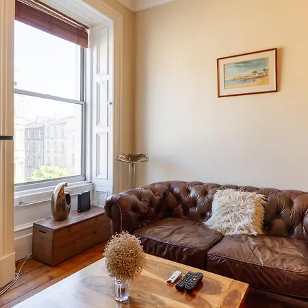 Bright 1 Bedroom Near Centre