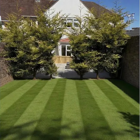 Nyaraló Dreghorn House 5 B-rooms 9 Beds 3 Toilets 2 Showers,1 Bath 2 Receiption Secure Free Parking 233 Wifi