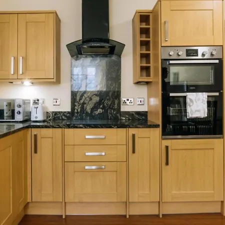 Homely 3 Bedroom In The Heart Of Apartamento Edimburgo